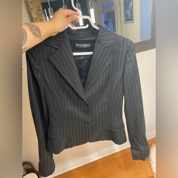 DOLCE & GABBANA CROPPED BLAZER. Size IT44 (S/M). Condition EXCELLENT! - Picture 5 of 5